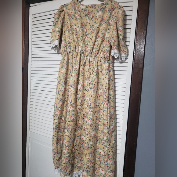 Ladies Shein Ditsy Floral Print Guipure Lace Trim Puff Sleeve Dress XL NWOT - Picture 5 of 8